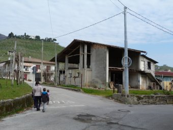 A sx salita per Via del Prosecco