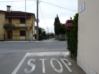 Proseguiamo su Via Castelletto
