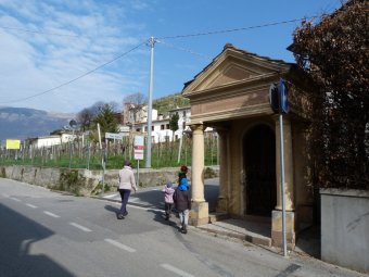 A sx per Via San Vigilio