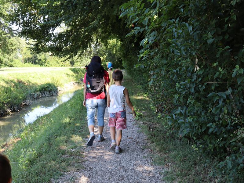 Verso parco giochi ginnico