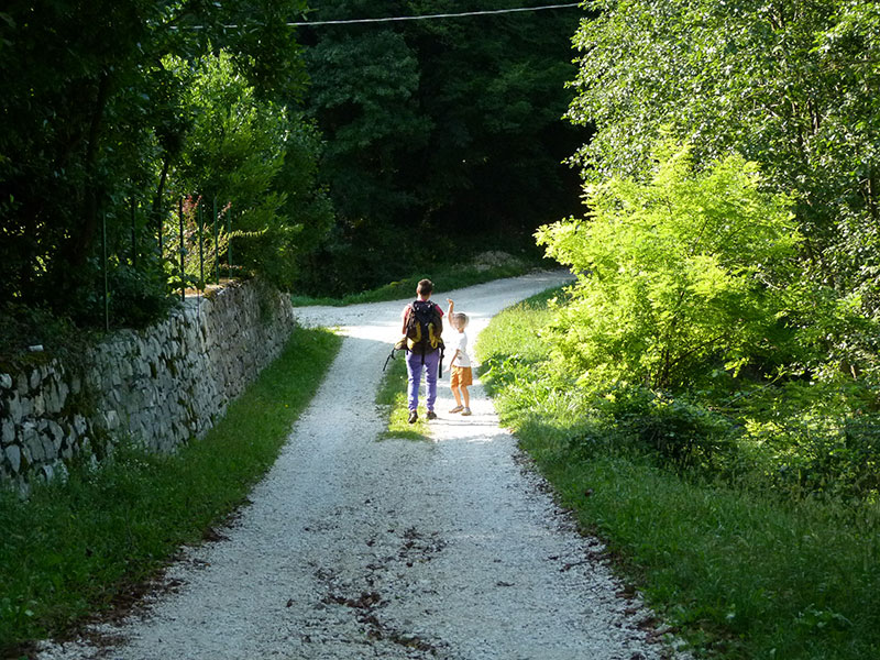Dal parcheggio a Via Col del Pont