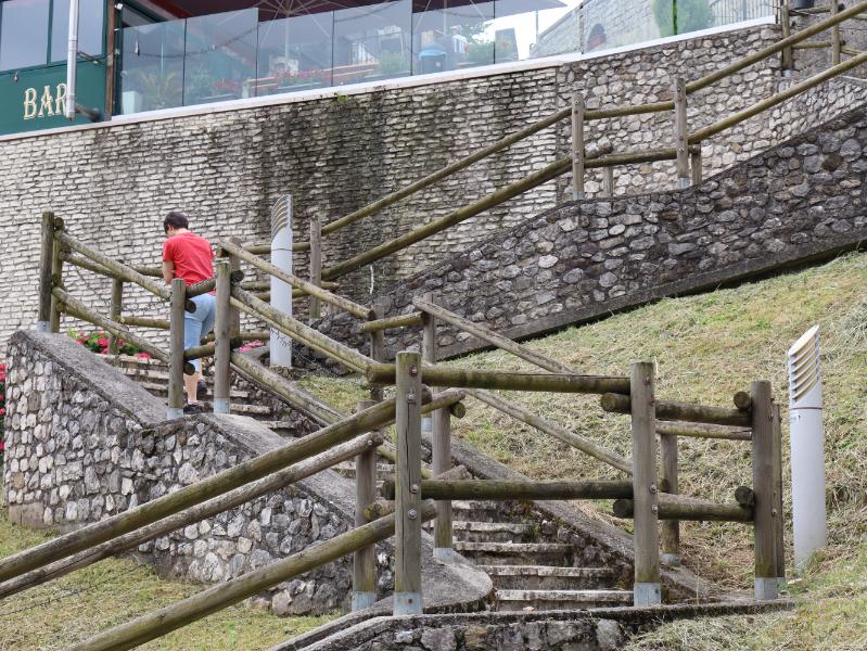 Scalinata verso il centro di Combai